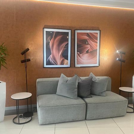 Lovely Rosebank 1-Bedroom Condo With Pool & Cinema Johannesburg Eksteriør bilde