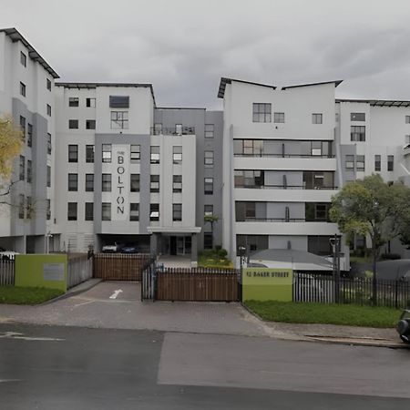 Lovely Rosebank 1-Bedroom Condo With Pool & Cinema Johannesburg Eksteriør bilde