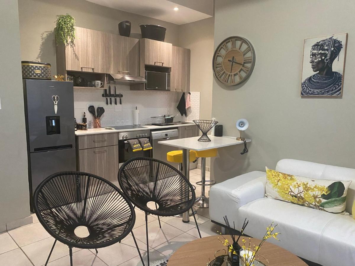 Lovely Rosebank 1-Bedroom Condo With Pool & Cinema Johannesburg Eksteriør bilde