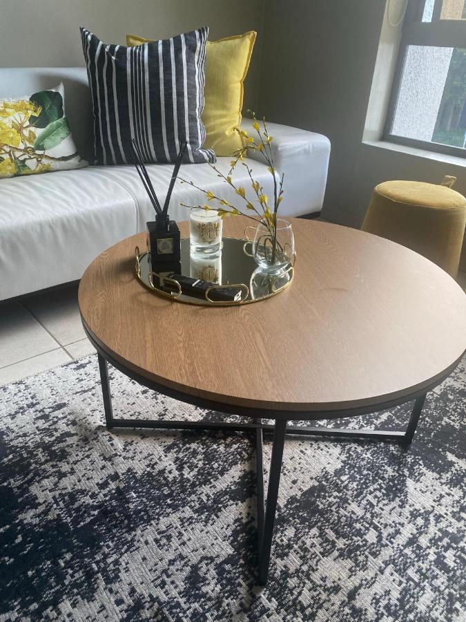 Lovely Rosebank 1-Bedroom Condo With Pool & Cinema Johannesburg Eksteriør bilde