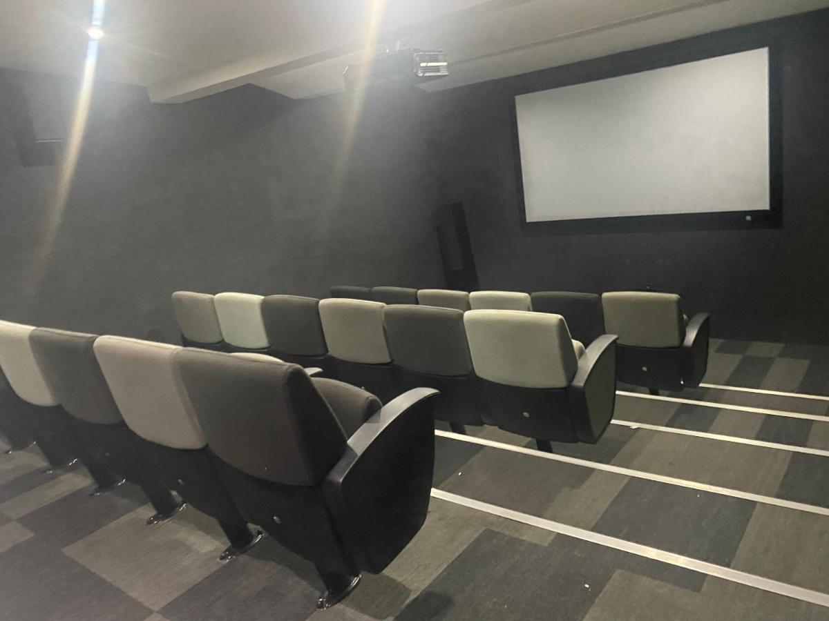 Lovely Rosebank 1-Bedroom Condo With Pool & Cinema Johannesburg Eksteriør bilde