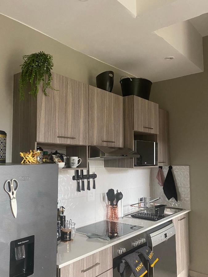 Lovely Rosebank 1-Bedroom Condo With Pool & Cinema Johannesburg Eksteriør bilde